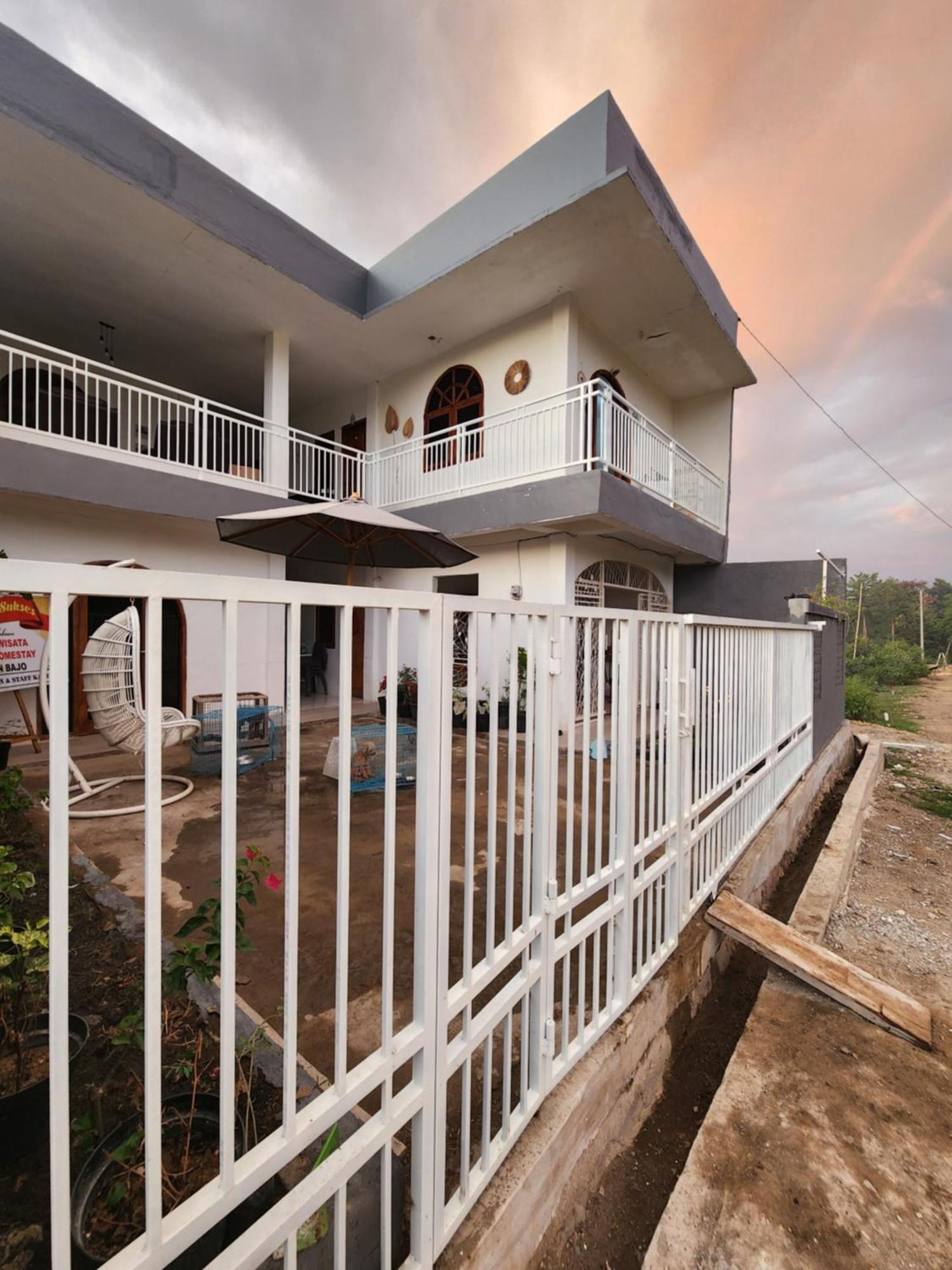 D'Flora Homestay Labuan Bajo Buitenkant foto