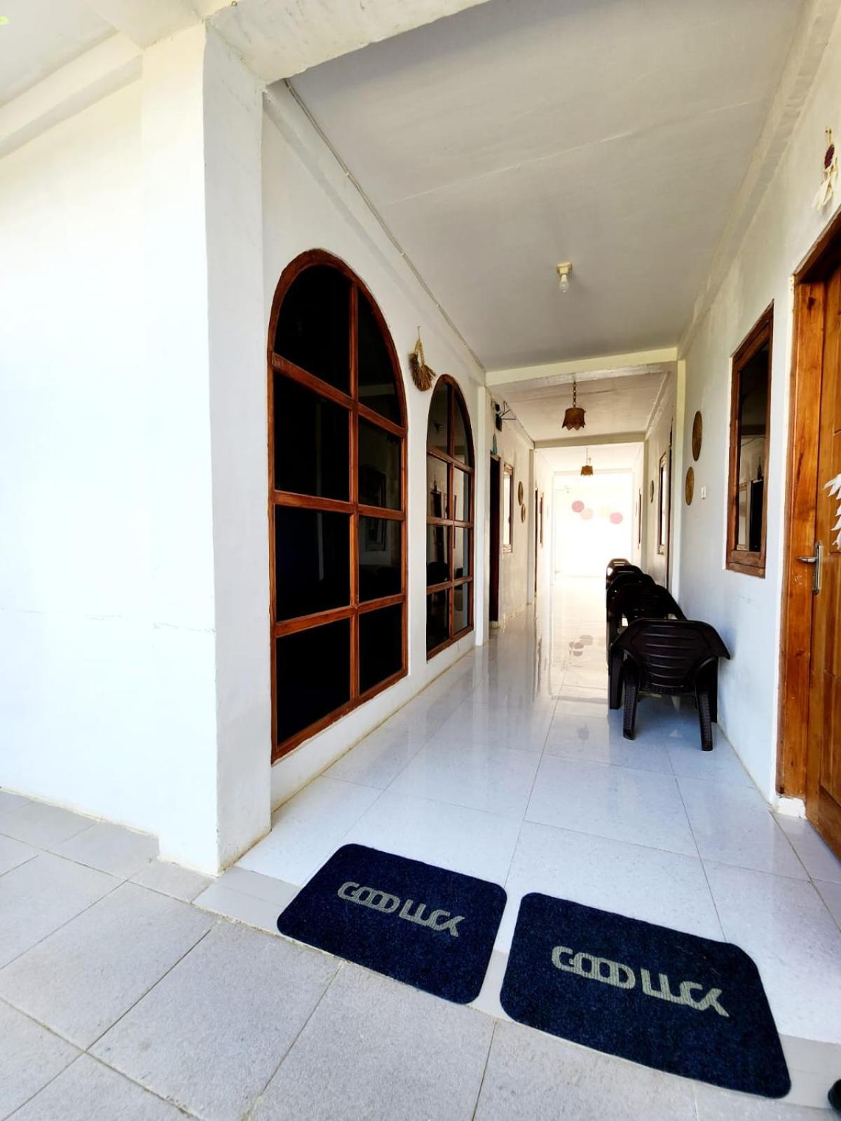 D'Flora Homestay Labuan Bajo Buitenkant foto