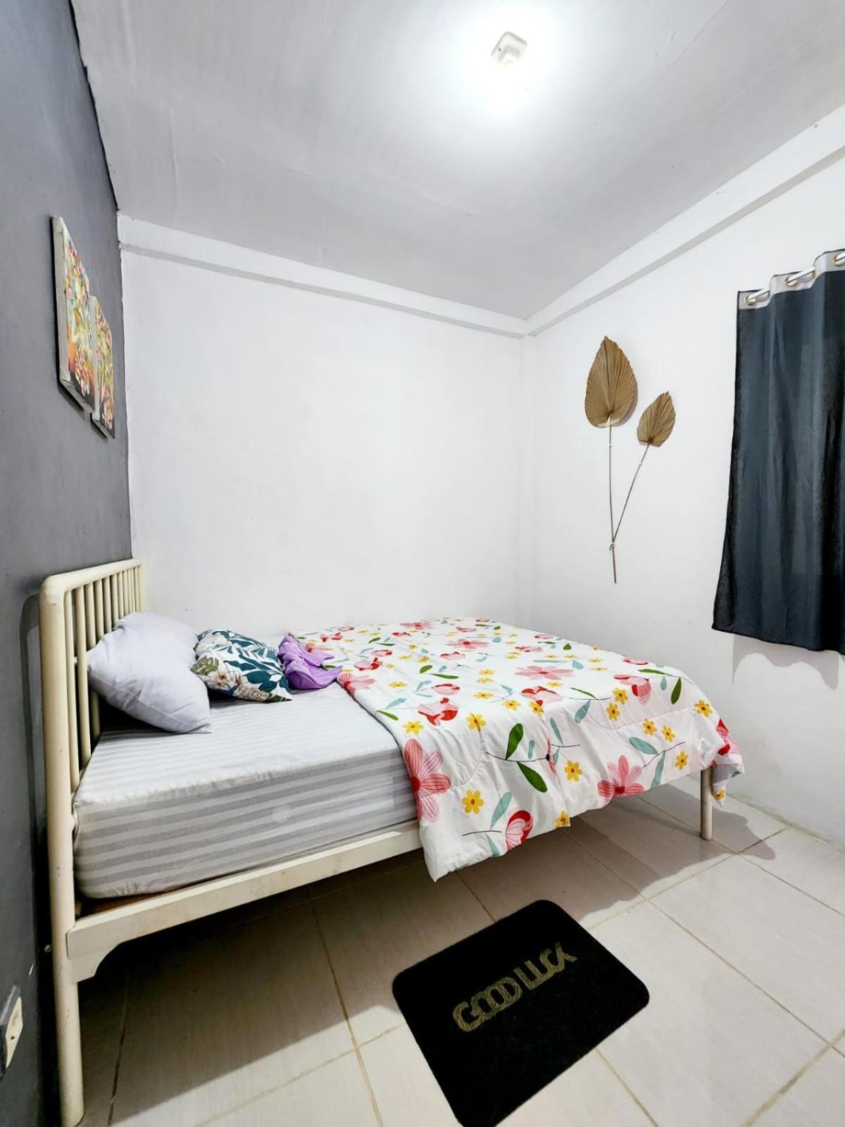 D'Flora Homestay Labuan Bajo Buitenkant foto