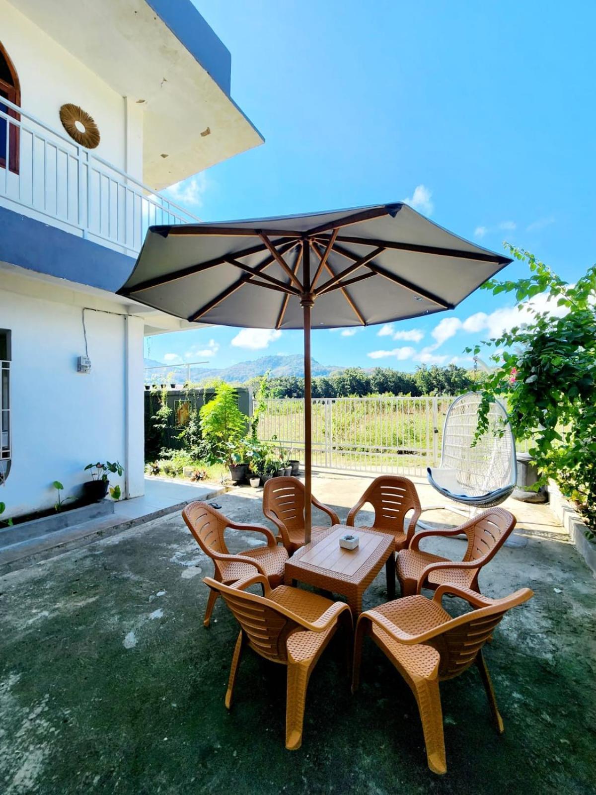 D'Flora Homestay Labuan Bajo Buitenkant foto