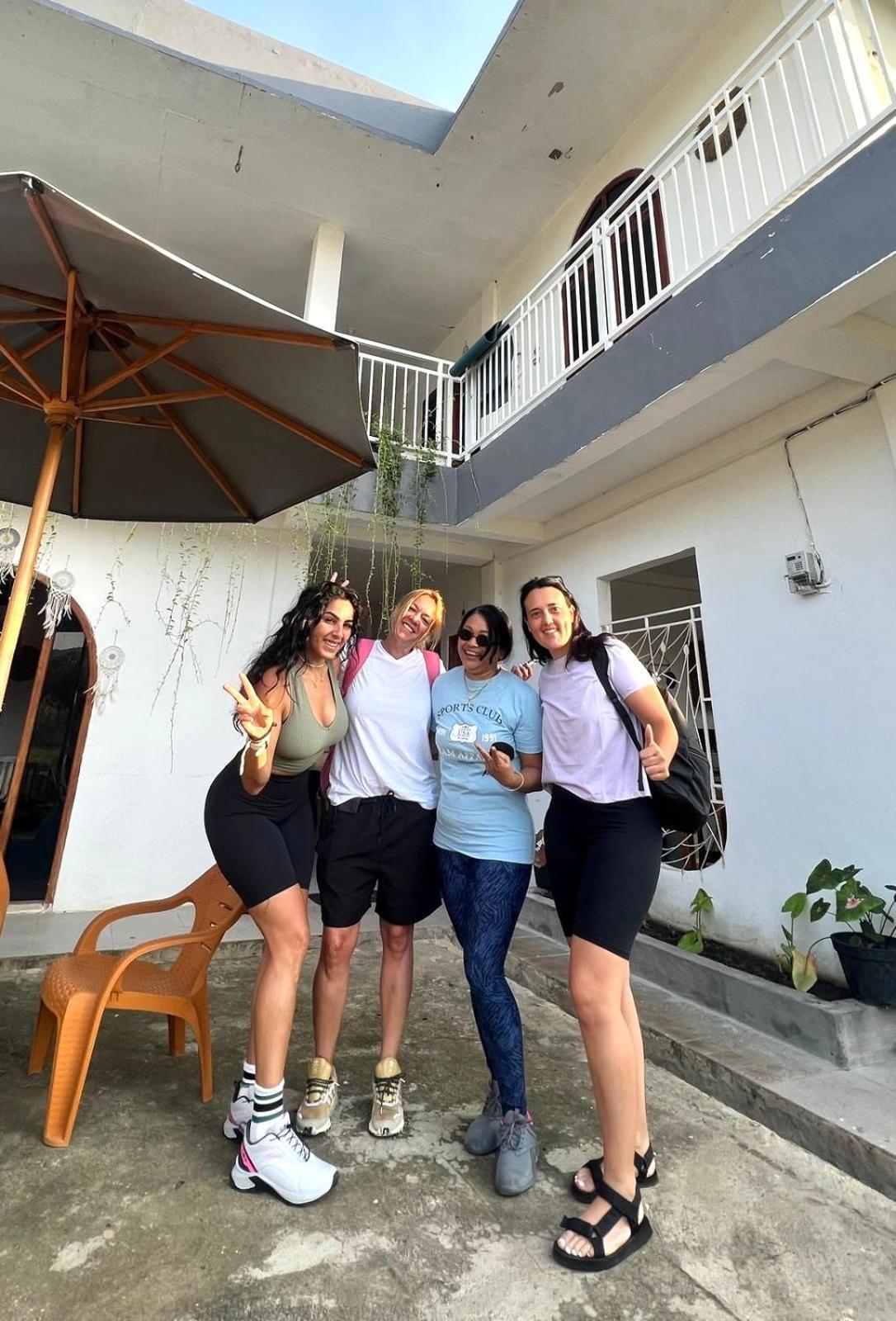 D'Flora Homestay Labuan Bajo Buitenkant foto