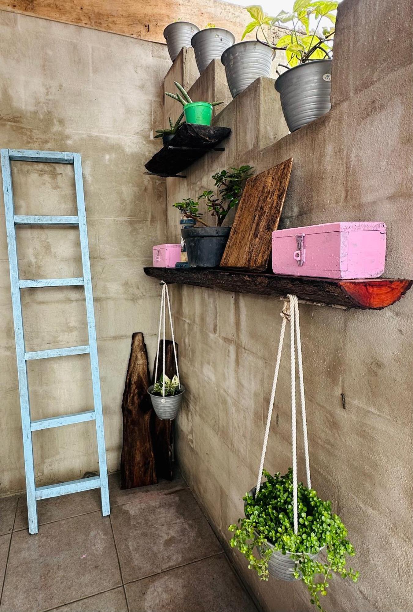 D'Flora Homestay Labuan Bajo Buitenkant foto