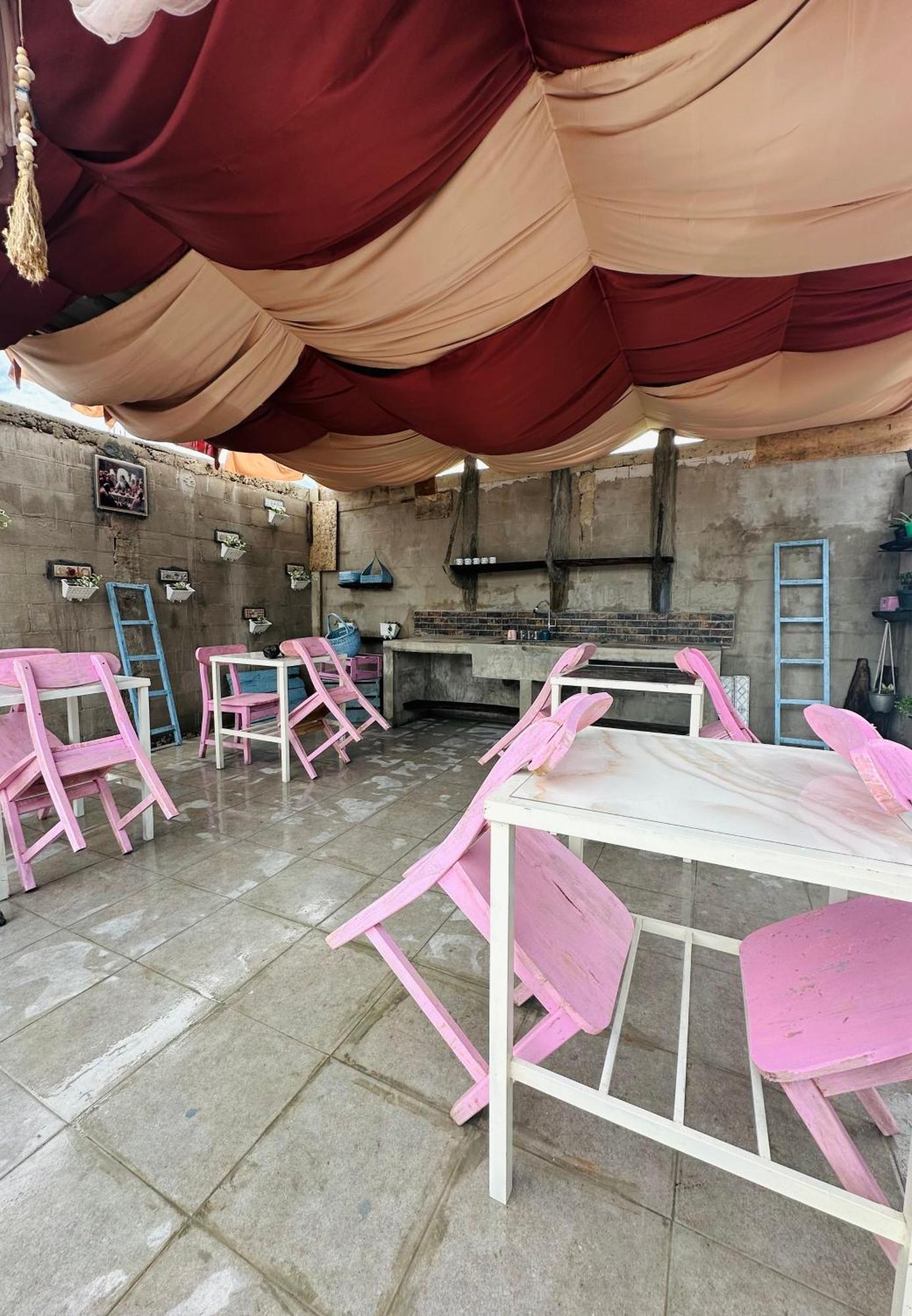 D'Flora Homestay Labuan Bajo Buitenkant foto