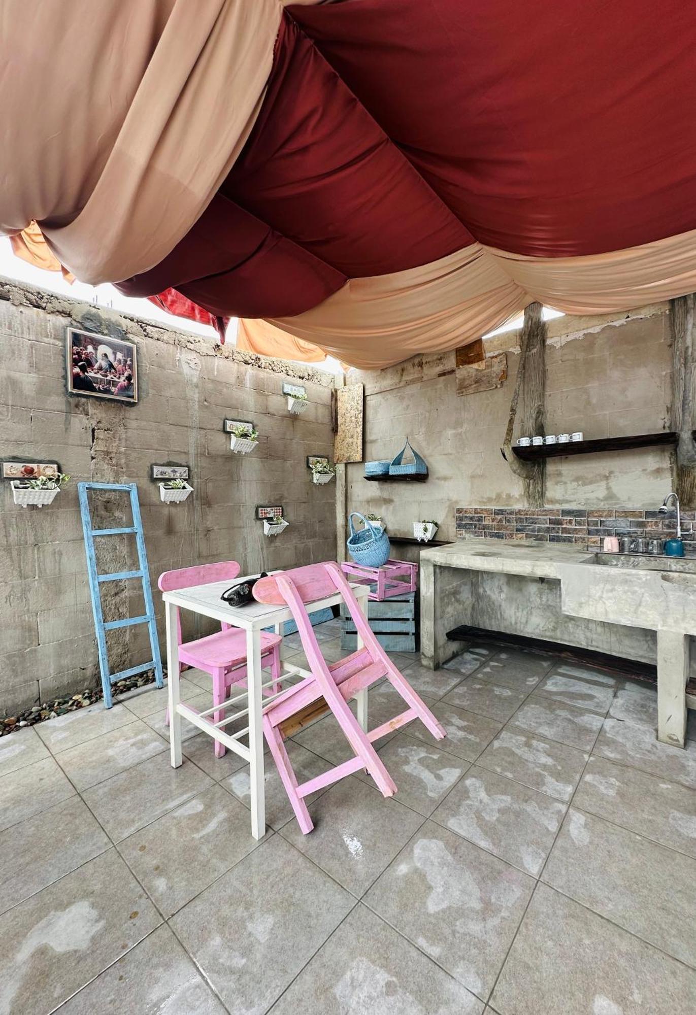 D'Flora Homestay Labuan Bajo Buitenkant foto