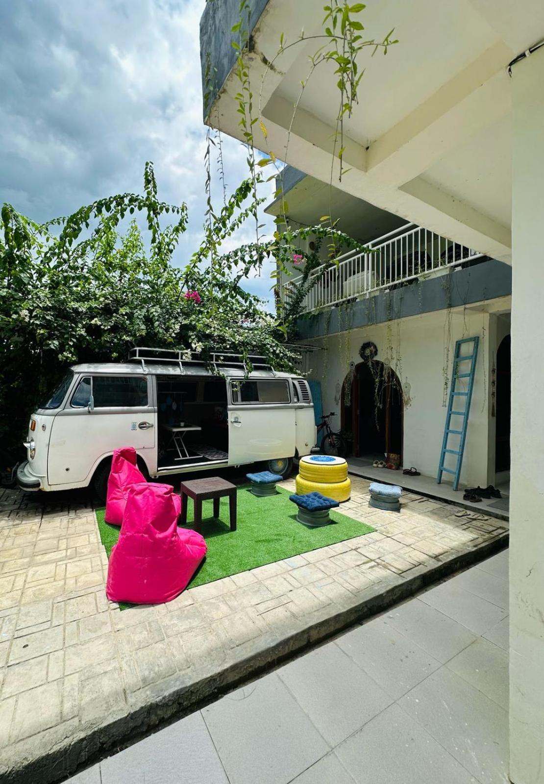 D'Flora Homestay Labuan Bajo Buitenkant foto