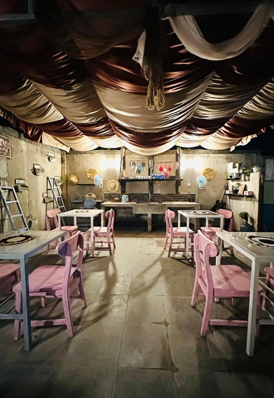 D'Flora Homestay Labuan Bajo Buitenkant foto