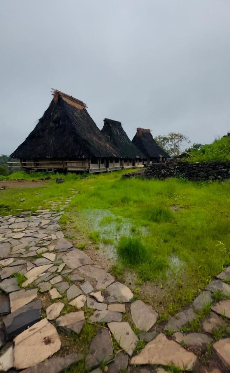 D'Flora Homestay Labuan Bajo Buitenkant foto