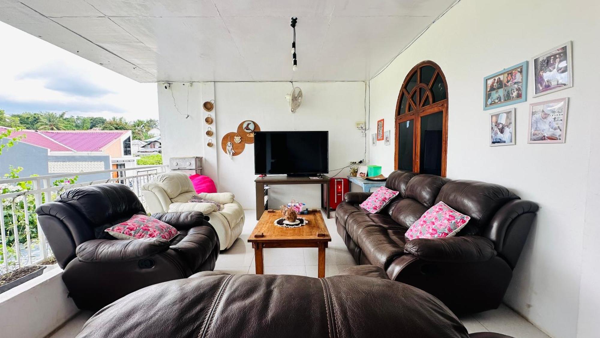 D'Flora Homestay Labuan Bajo Buitenkant foto