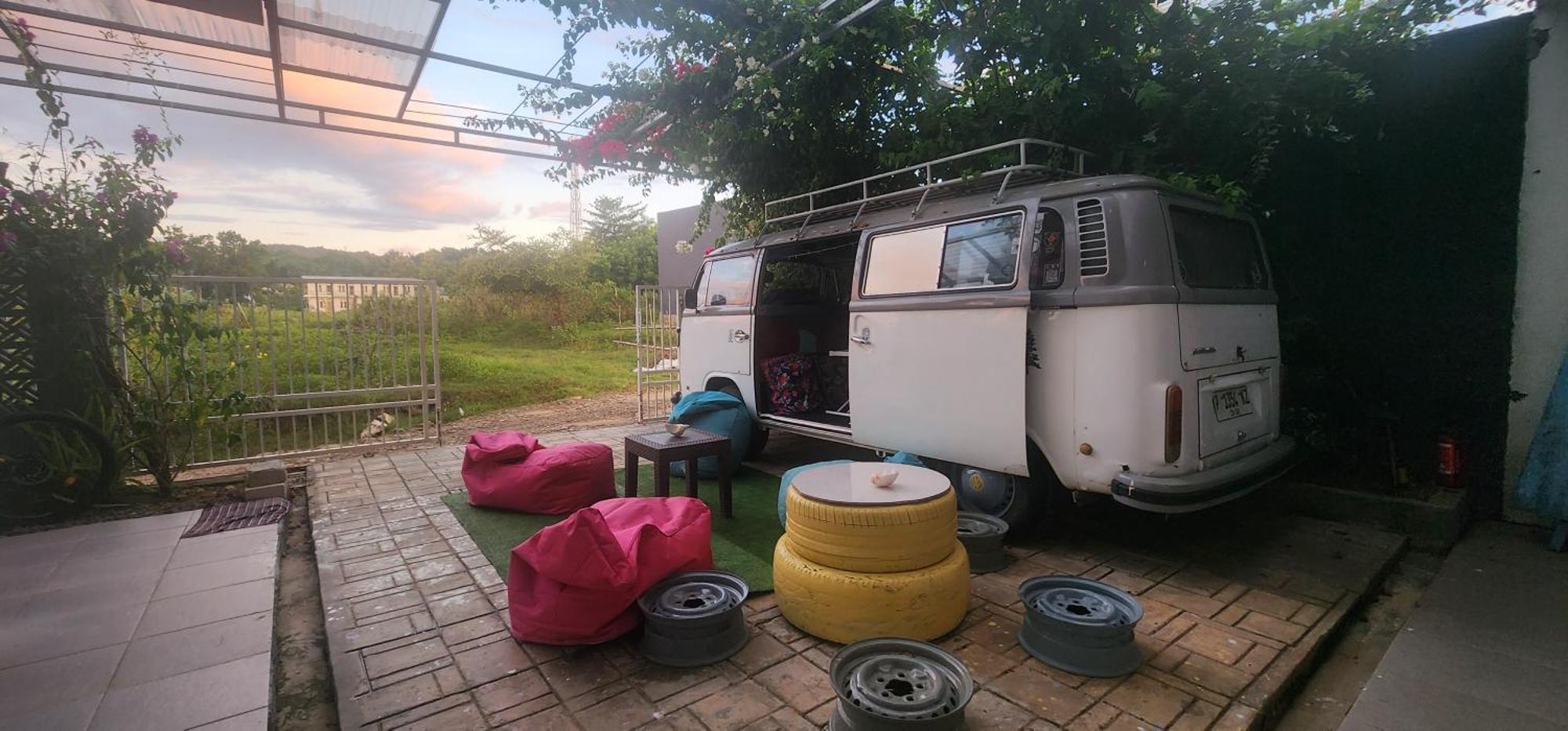 D'Flora Homestay Labuan Bajo Buitenkant foto