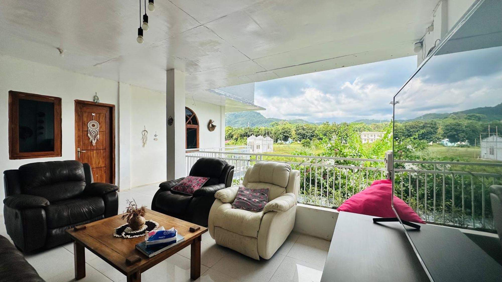D'Flora Homestay Labuan Bajo Buitenkant foto